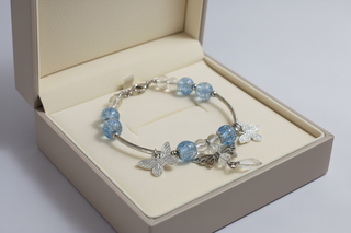 In neutrale luxe doos zonder logo