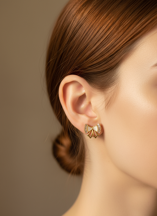 Kleine delicate oorknopjes - close-up