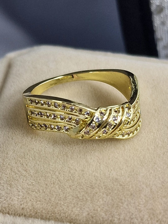 Dames Ring Goudkleur met Zirkonia Steentjes - Elegant Design