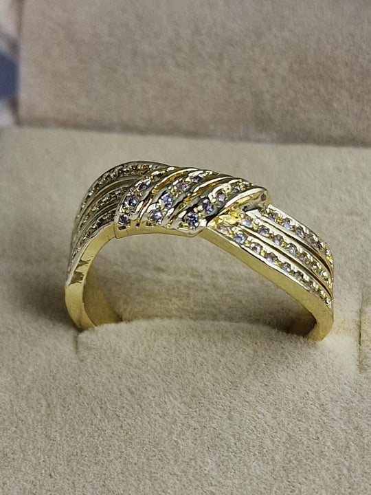 Dames Ring Goudkleur met Zirkonia Steentjes - Elegant Design