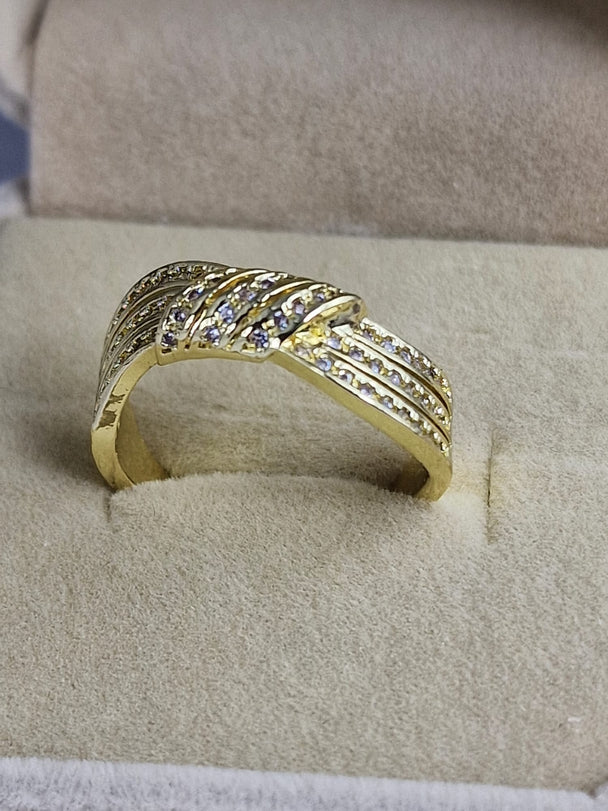 Dames Ring Goudkleur met Zirkonia Steentjes - Elegant Design