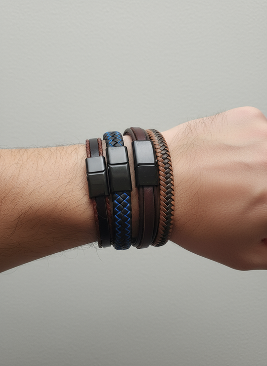 Leren heren armbanden op mannenpols