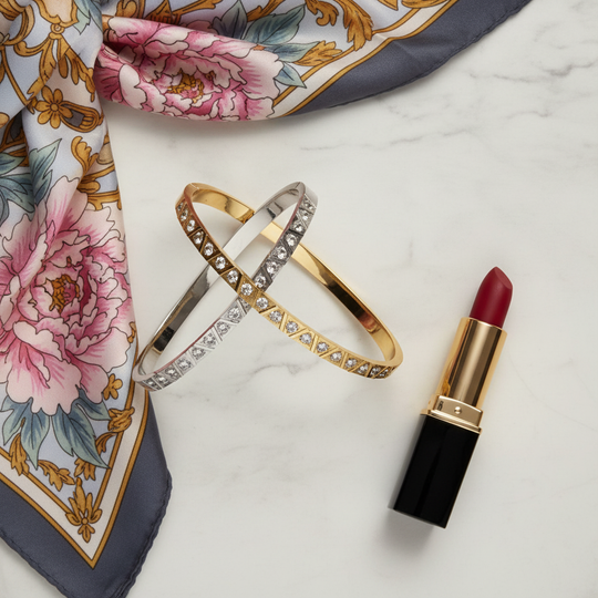 Lipstick en zijde sjaal