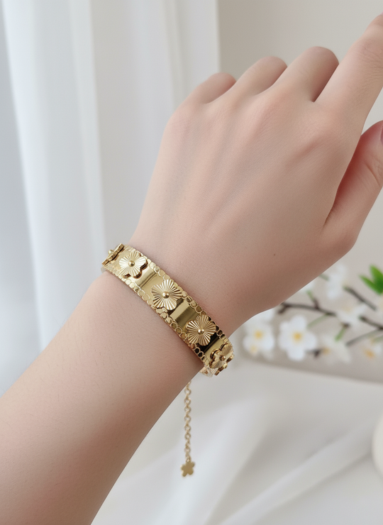 Madeliefjes armband op model