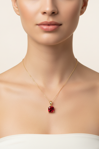 Model draagt Londra Petit ketting