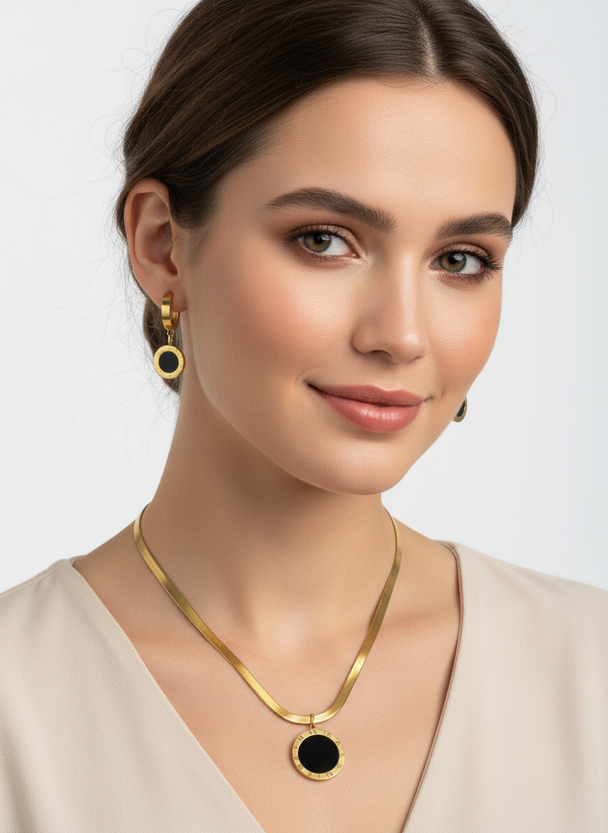 Model met roestvrijstaal sieraden set