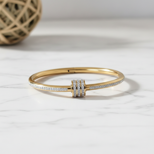Nail bangle op marmer - nieuw