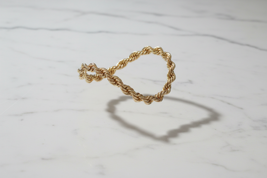 Nieuwe foto 2 - zwevend op wit marmer