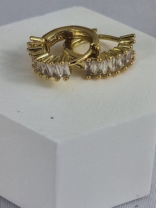 Elegante Creolen mit Zirkonia-Stein – 18 Karat vergoldet – Gold &amp; Silber