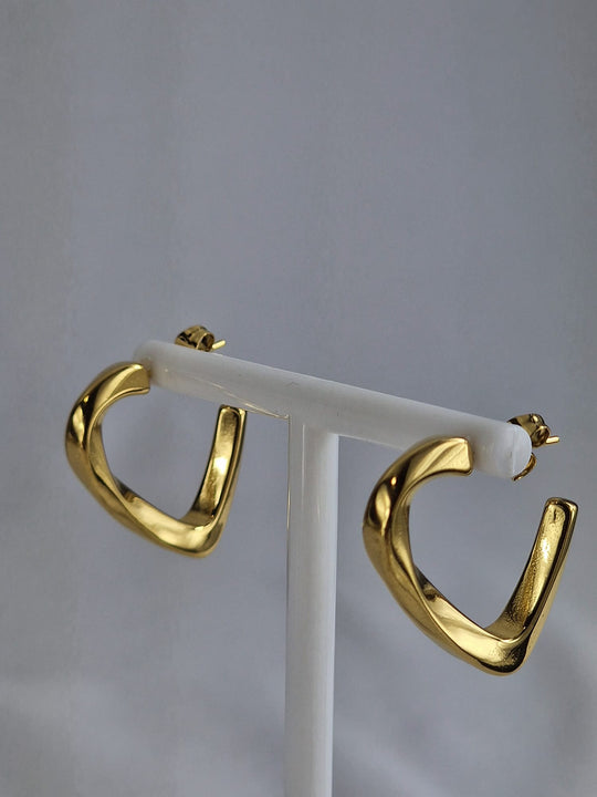 Retro-Ohrringe mit gedrehtem Design – 18 Karat vergoldet – goldfarben