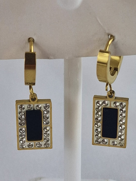 Hängeohrringe mit schwarzem und weißem Zirkonia-Stein – 18 Karat vergoldet – Weiß &amp; Schwarz