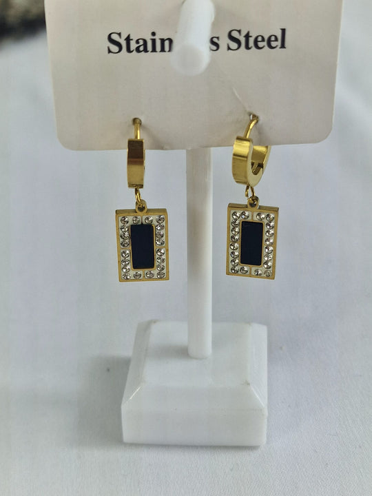 Hängeohrringe mit schwarzem und weißem Zirkonia-Stein – 18 Karat vergoldet – Weiß &amp; Schwarz