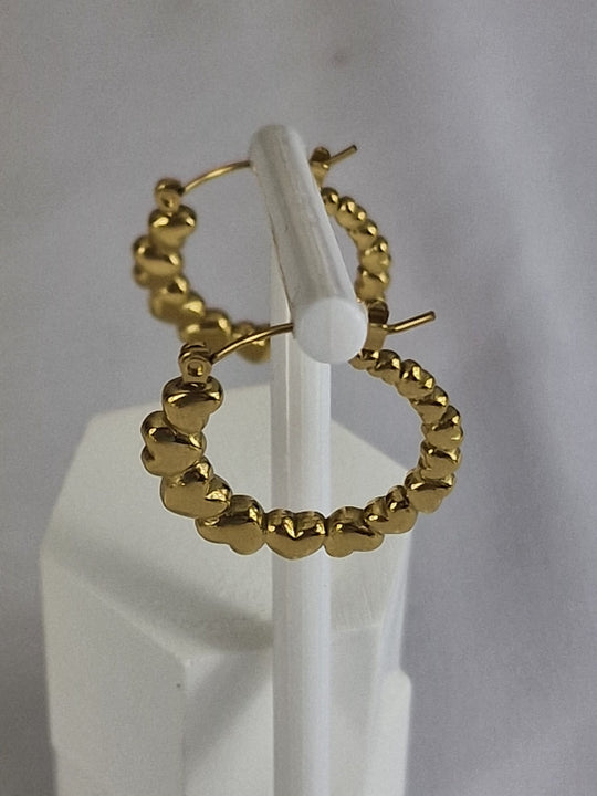 Retro-Herz-Creolen – 18 Karat vergoldet – goldfarben