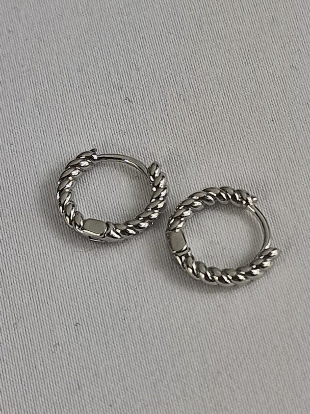 Dezente Creolen – 18 Karat vergoldet – Gold &amp; Silber