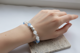 Op handmodel met natuurlijke pose