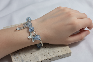 Op handmodel met natuurlijke pose