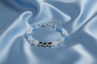 Op zachte blauwe zijde