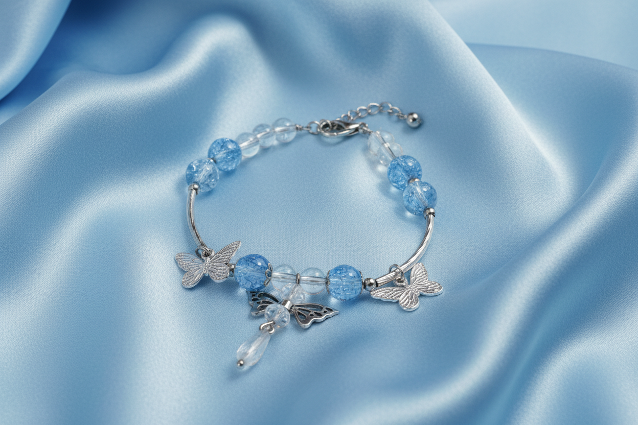 Op zachte hemelblauwe zijde