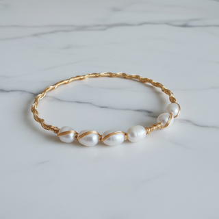 Parel armband op marmer