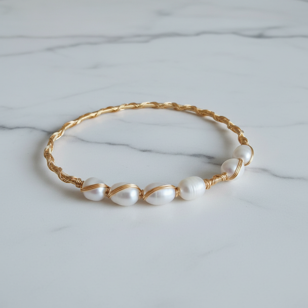 Parel armband op marmer