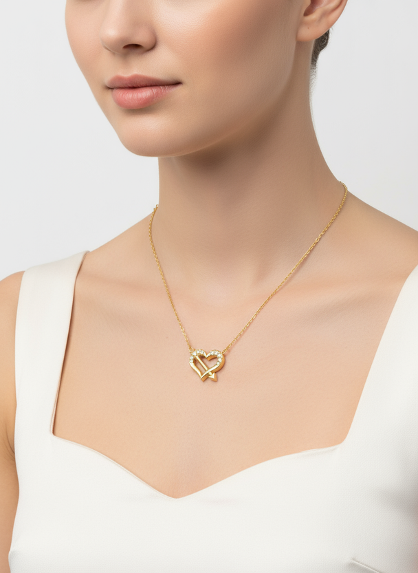 Professionele model foto gouden hart cupido ketting