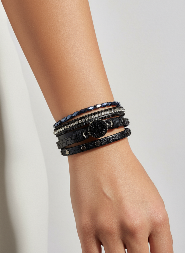 Professionele model foto zwarte armbanden set