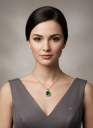 Professionele studio foto - Ketting met groene steen