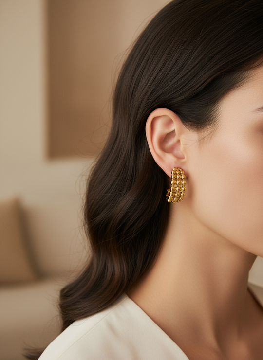 Retro bolletjes oorbellen op model