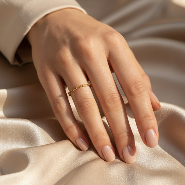 Ring op hand met zijde