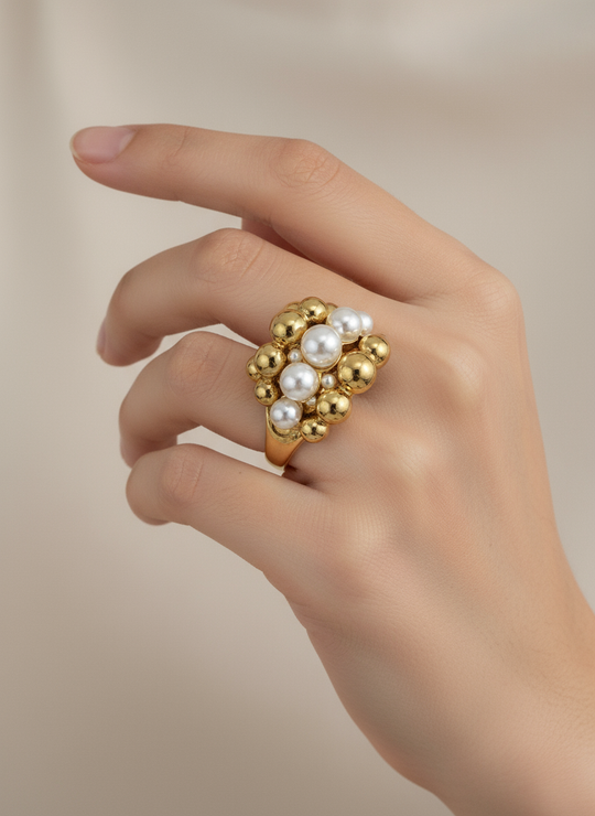 Roestvrij staal waterproof dames ring op vrouwenhand