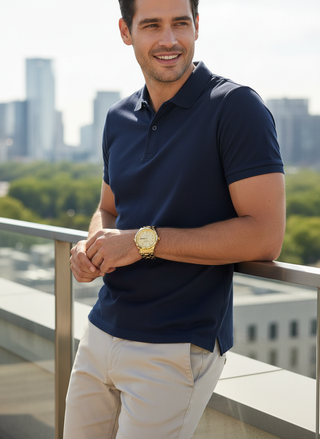 Smart casual met gouden horloge