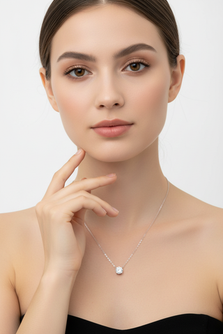 Solitaire Moissaniet Ketting - Close-up 1