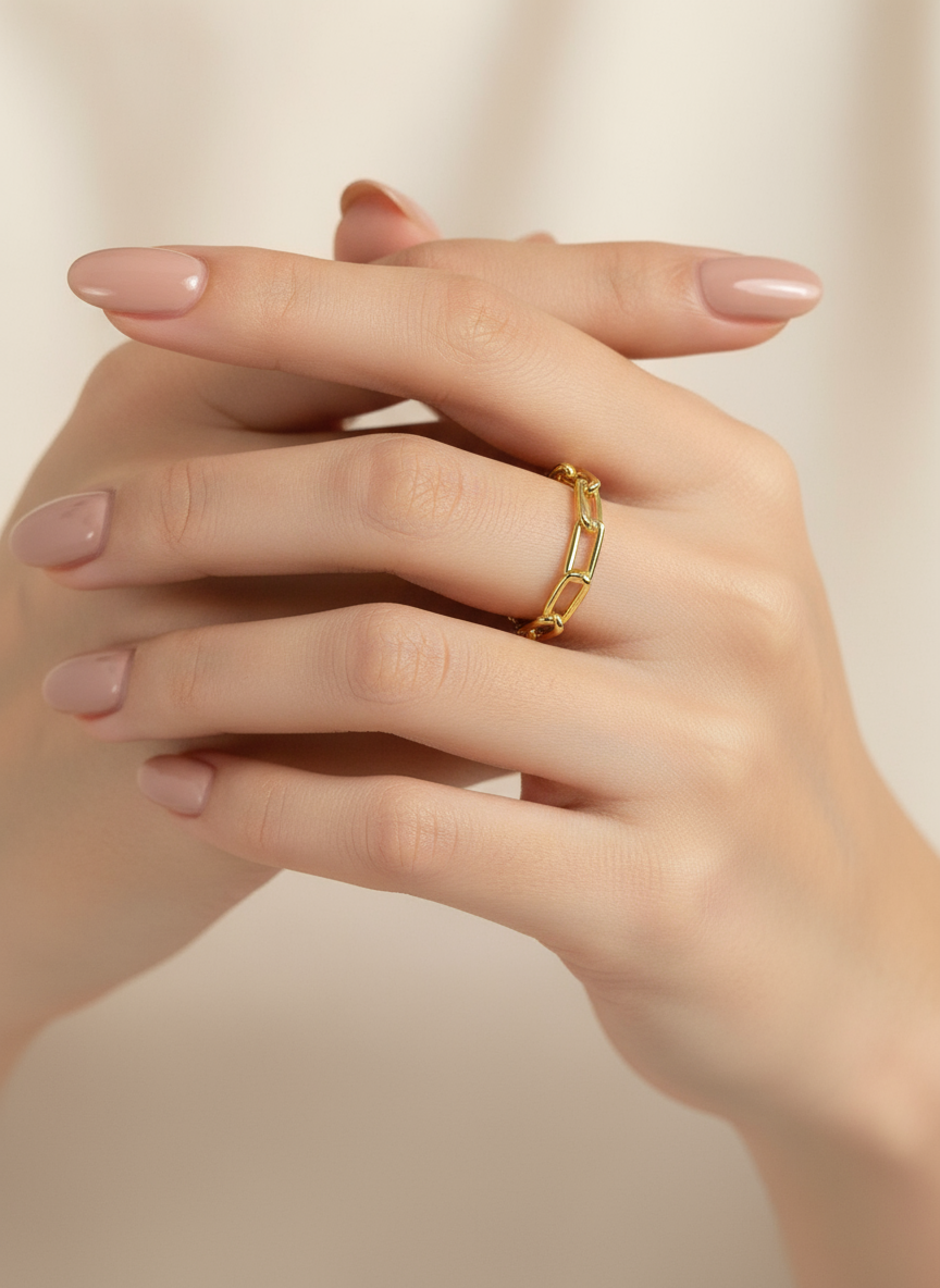 Studio foto - Paperclip ring in 18K goud