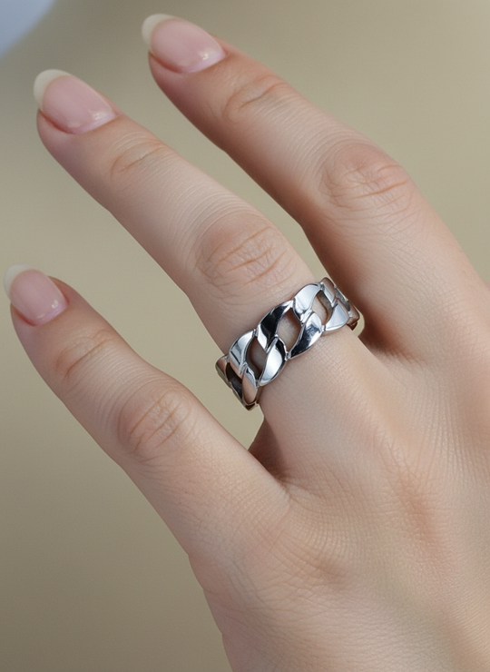 Studio foto - Zilverkleurige schakelring