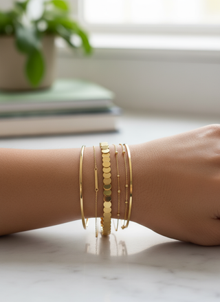 Subtiele armband gestapeld