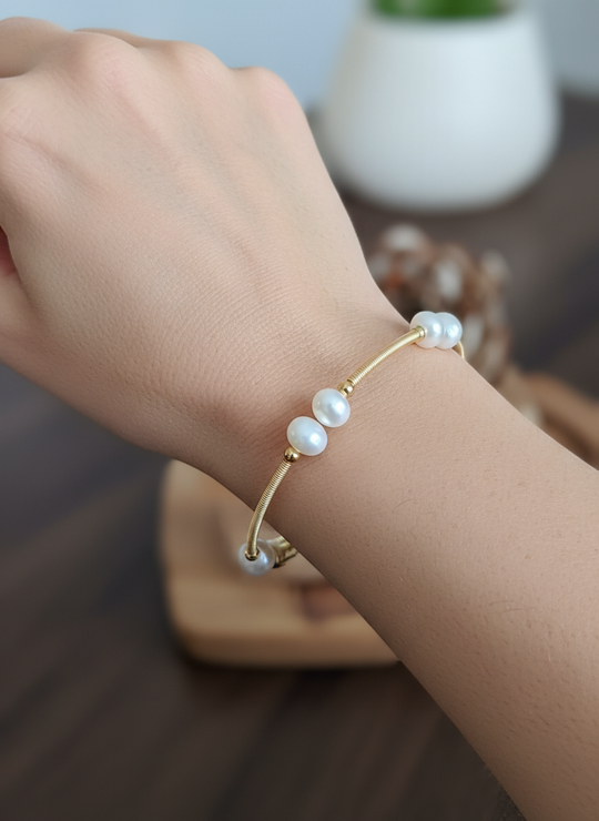 Verstelbare manchet armband op model