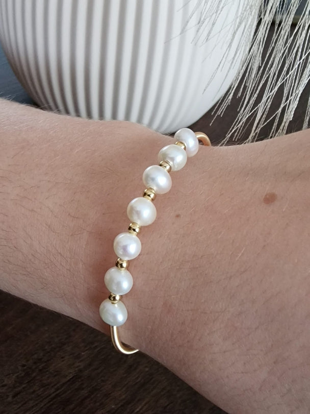 Armreif mit Süßwasserperlen, verstellbar