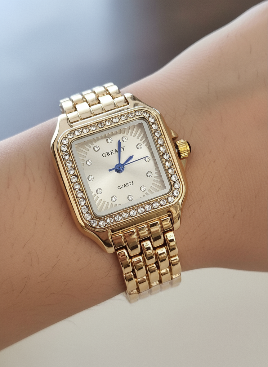 Vierkant dames horloge close-up op vrouwelijk model