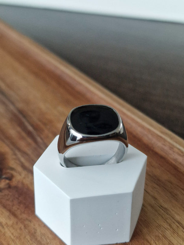 Heren Zegelring met Zwarte Steen - Roestvrij Staal - Glade Afwerking