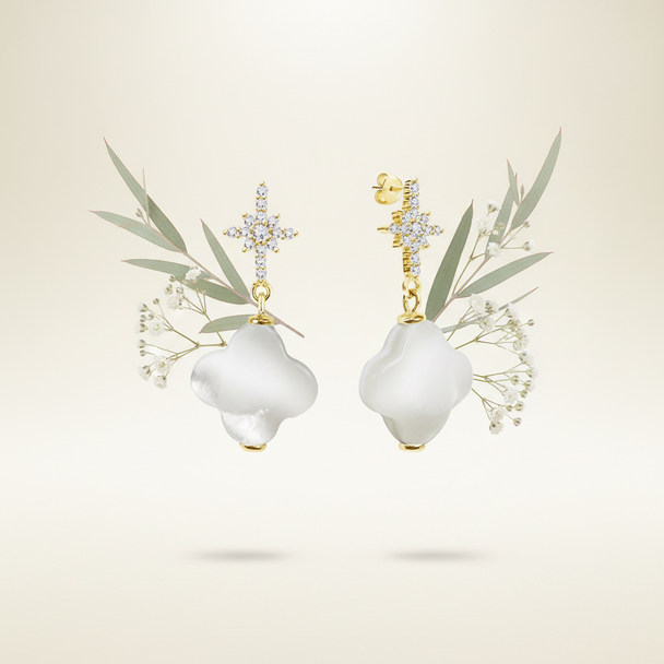 Zoetwaterparel oorbellen met botanische elementen