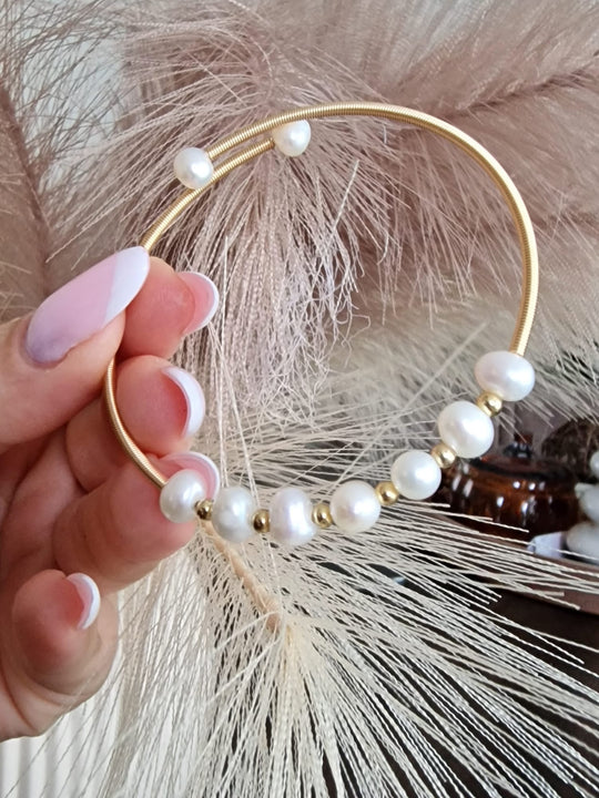 Armreif mit Süßwasserperlen, verstellbar