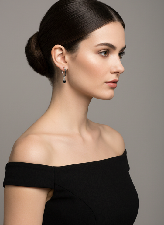 Zwarte Zirkoon Creolen Model Shot