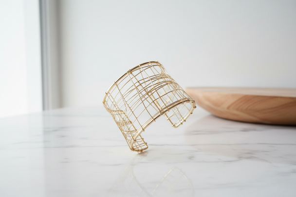 Zwevend op wit marmer