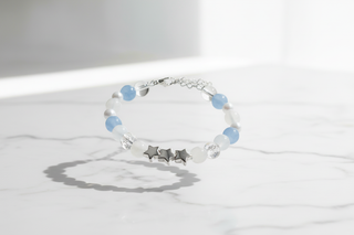 Zwevend op wit marmer