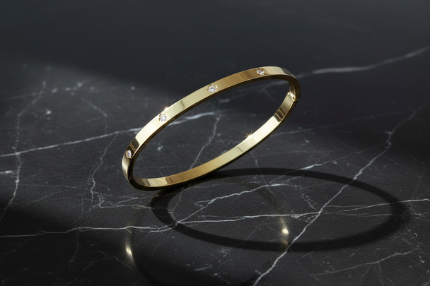 Zwevend op zwart marmer