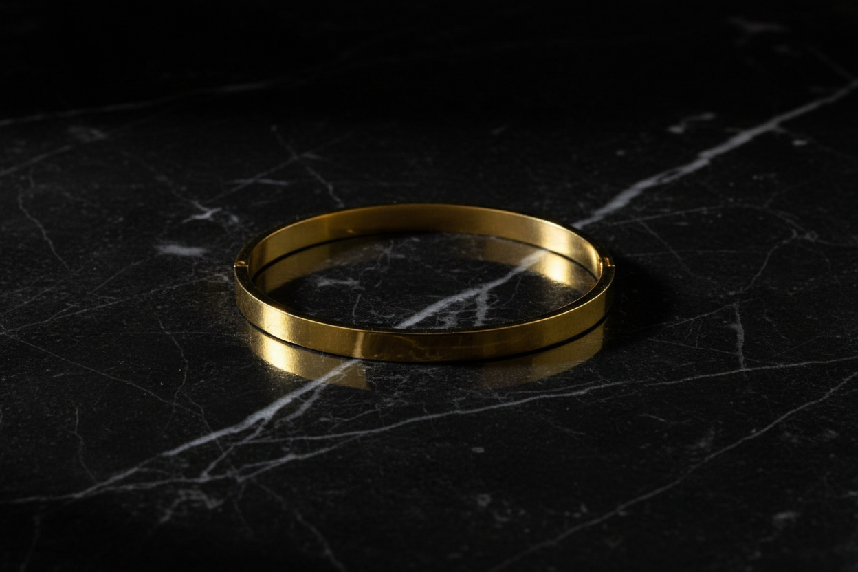 Zwevend op zwart marmer